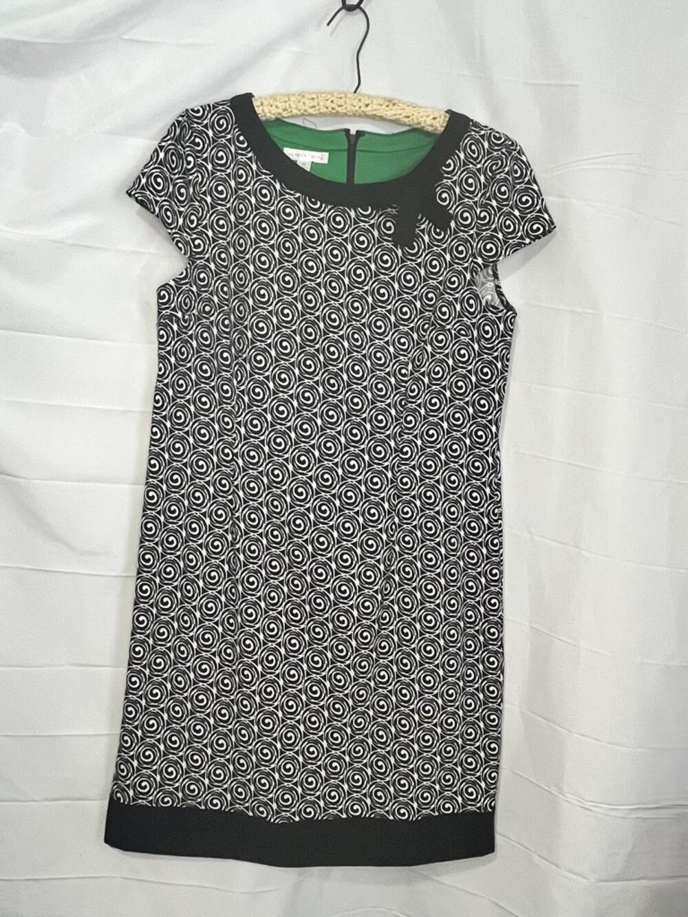London Times Size 14 Dress Black White Swirl Short Sleeve Sheath Knee Length